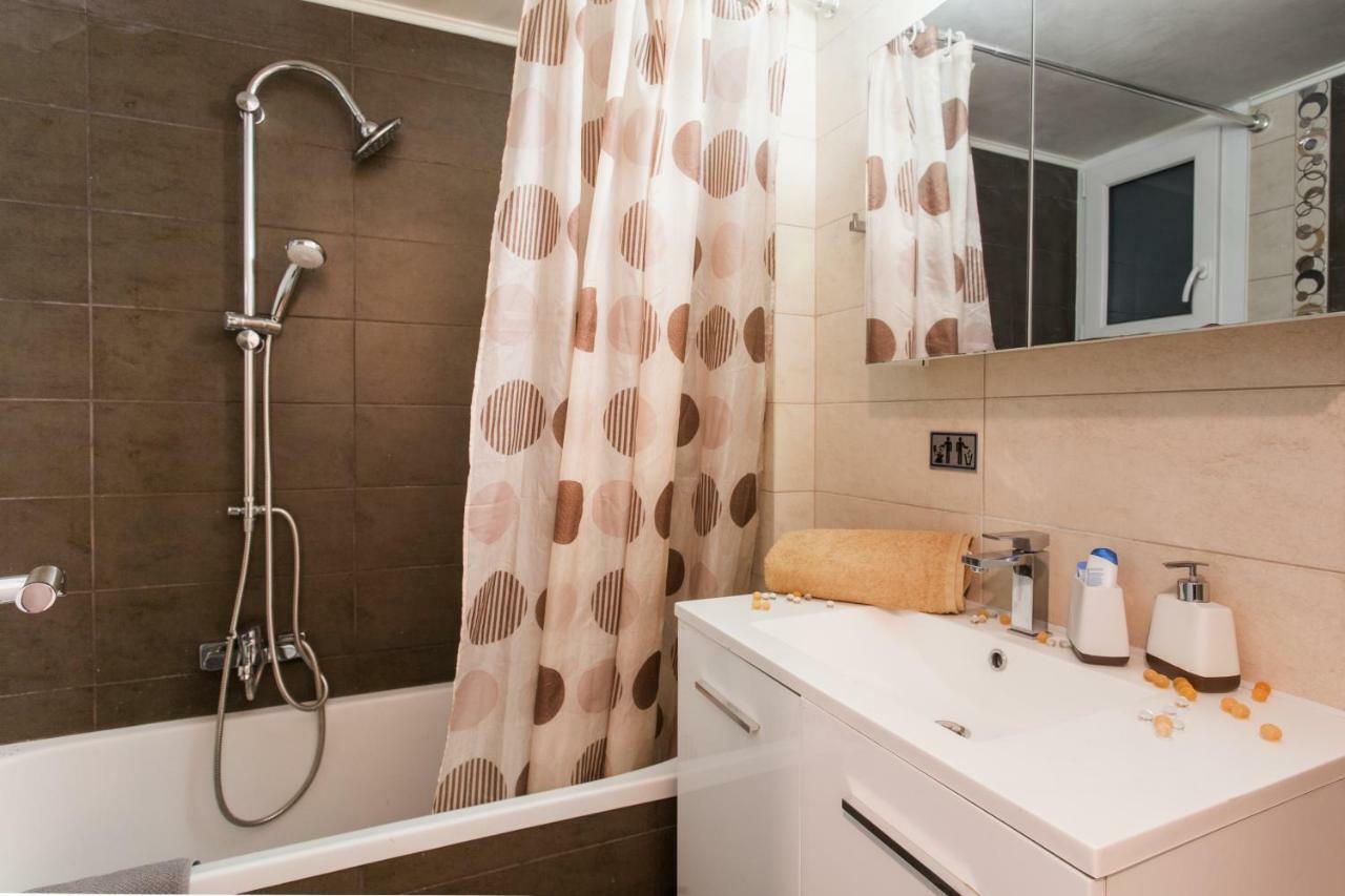 Private In In Safe Area * Athens